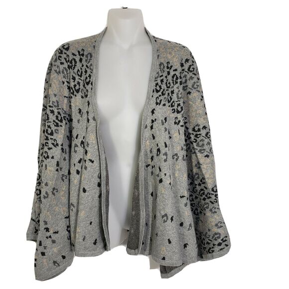 CAbi Womens Cape Wrap Sweater OS One Size Gigi Gray Leopard Animal Print 3115 - Picture 1 of 10